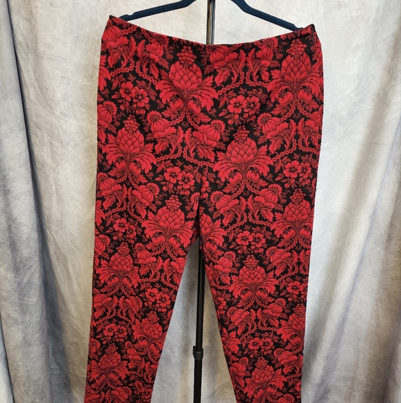 Women's Patterned Capris - Picture 1 of 4